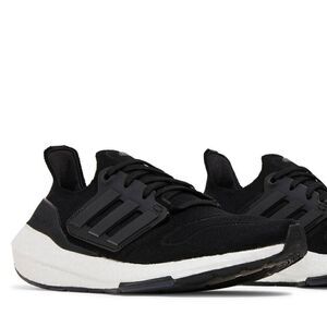 Adidas Womens 8.5 US UltraBoost 22 Ultra Boost Black White GX5591 40 2/3 EUR